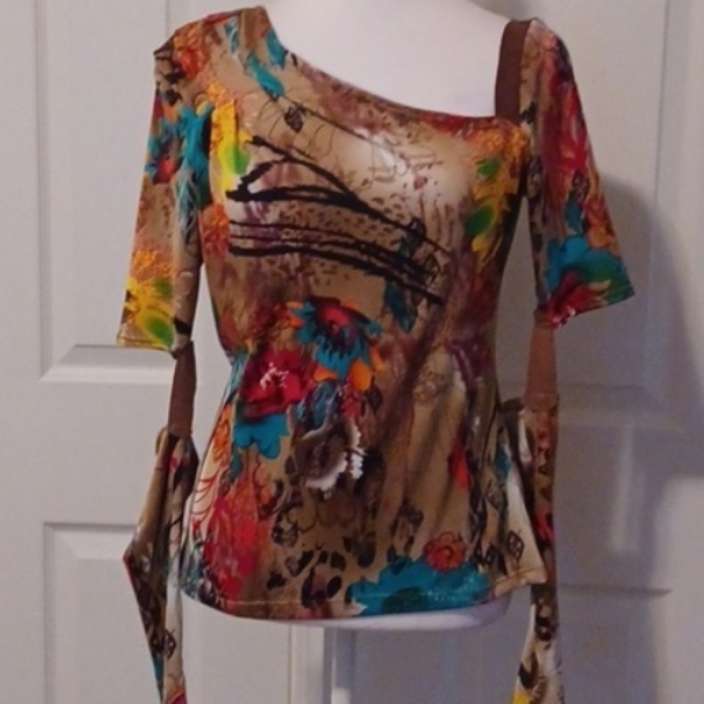 < Multicolor Floral Women's Top